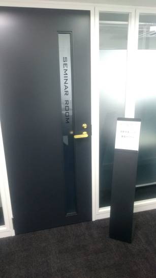 4階が交流会会場です。皆様のお越しをお待ちしております。